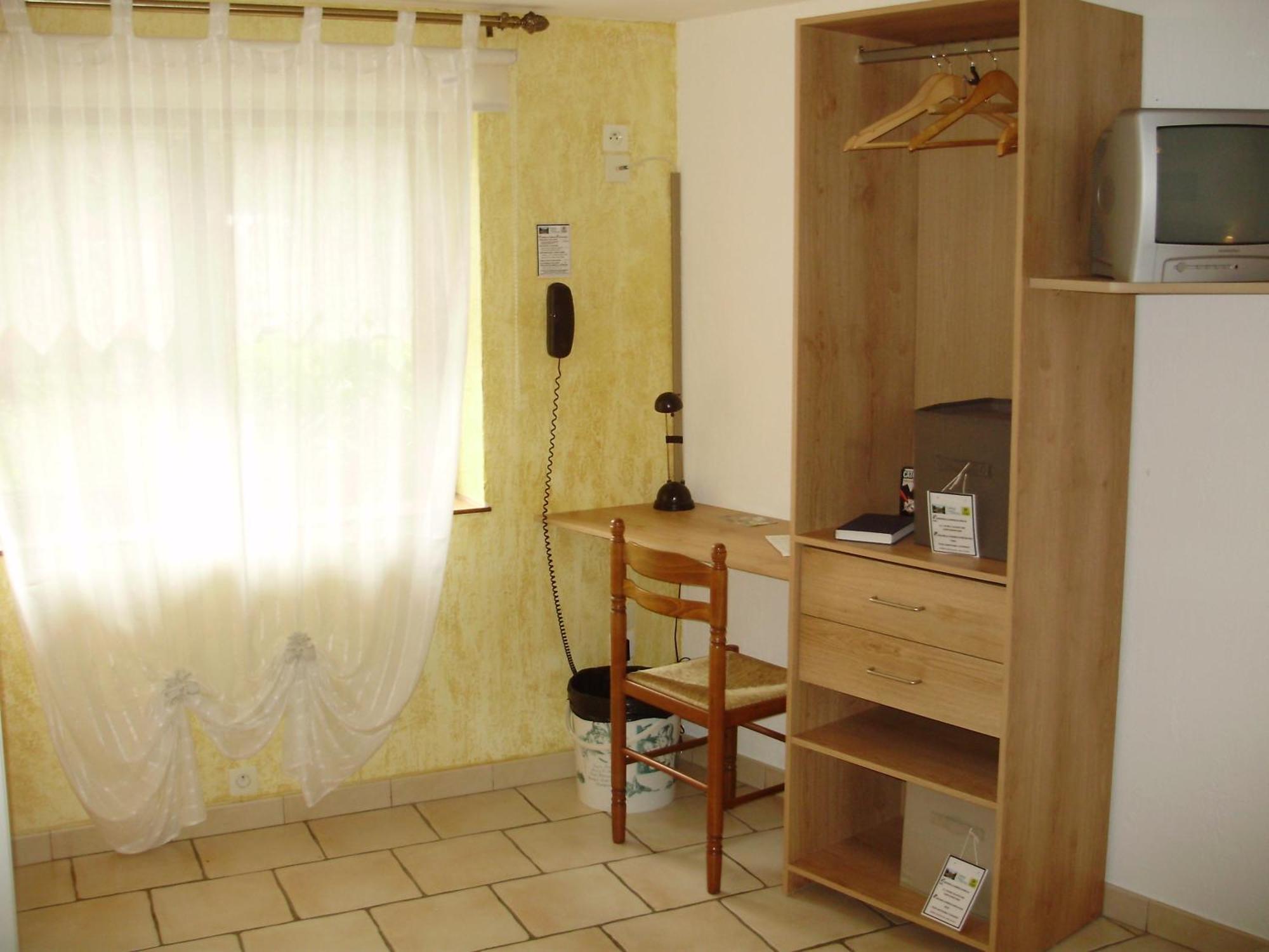 Auberge Du Bord Des Eaux - Demi-Pension Assuree Sur Reservation Saint-Amand-les-Eaux Εξωτερικό φωτογραφία