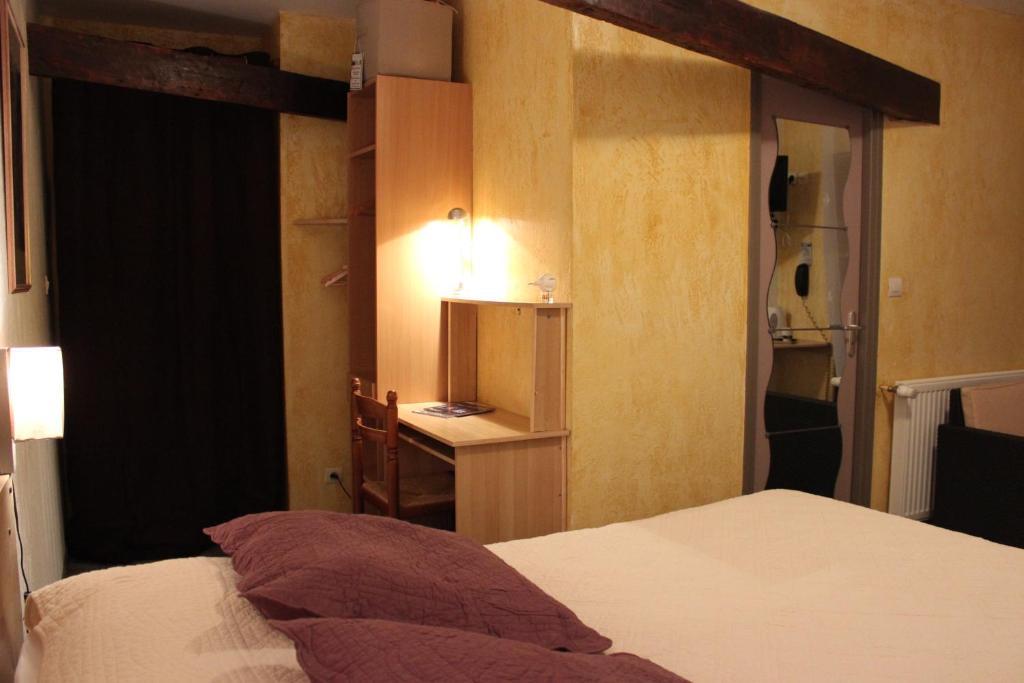 Auberge Du Bord Des Eaux - Demi-Pension Assuree Sur Reservation Saint-Amand-les-Eaux Εξωτερικό φωτογραφία